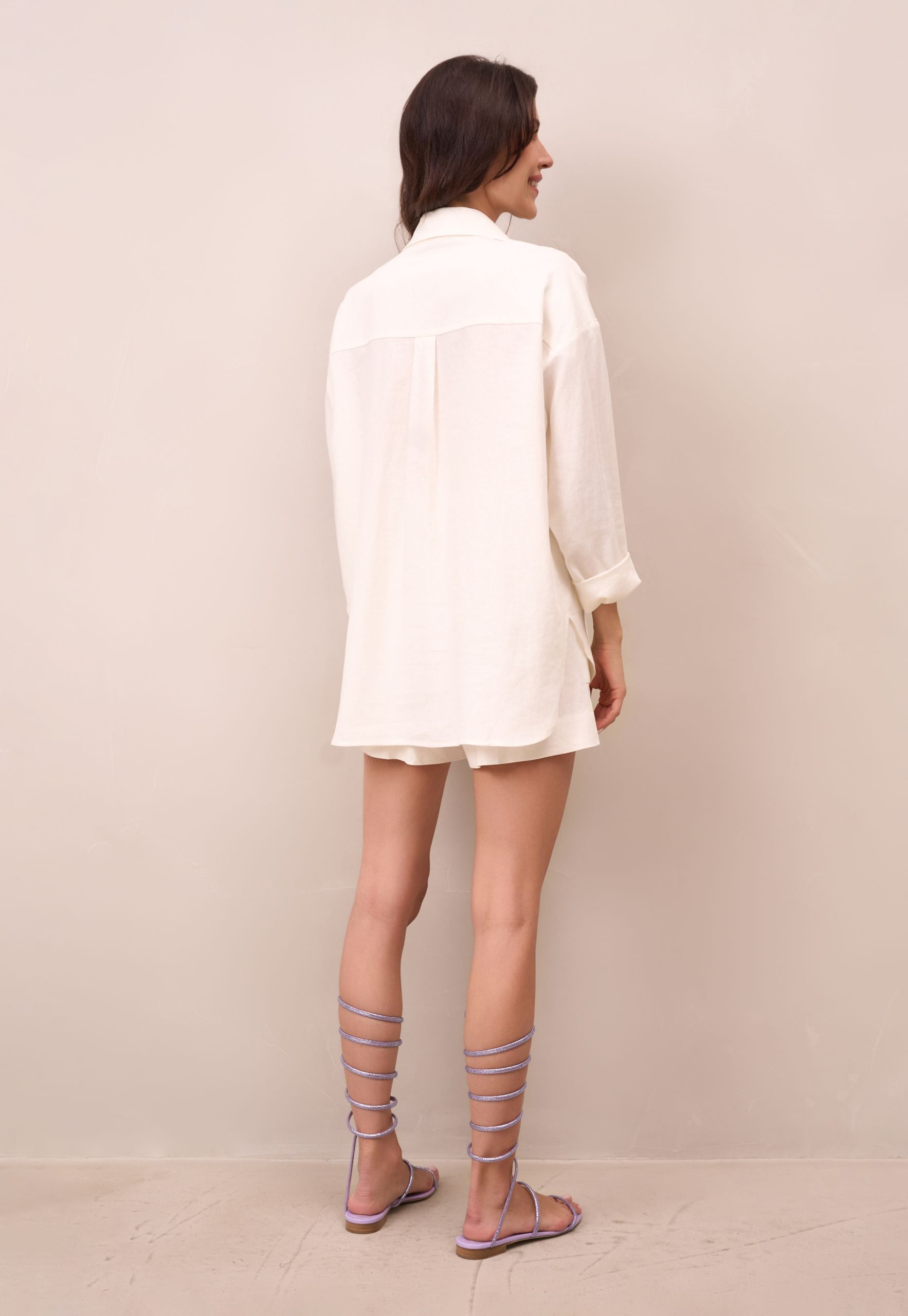 Linen suits with natural shells